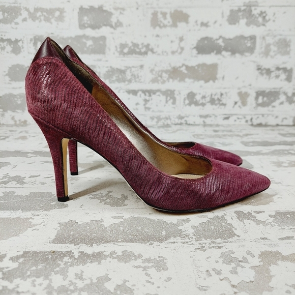 Elegant Burgundy Heels - Picture 5 of 12